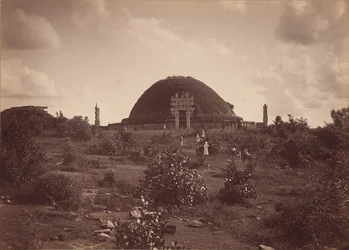 Algemeen zicht op Sanchi Tope vanuit het noorden