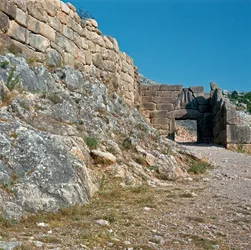 De Poort van de Leeuwen: site van de oude stad Mycenes, op de Peloponnesos (1500-1100 v.Chr.) Griekenland