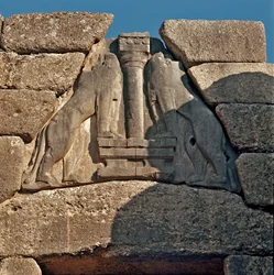 De Poort van de Leeuwen: site van de oude stad Mycene, in de Peloponnesos (1500-1100 v.Chr.) Griekenland