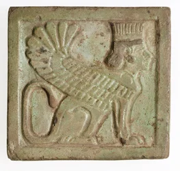 Plaquette met gevleugelde Perzische sfinx, ca. 525-401 v.Chr.