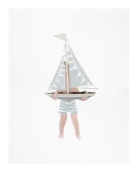 Jongen met Zeilboot, c.2018 (gemengde techniek)