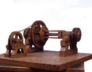 Houten model van tandwielen en wielen gebaseerd op het ontwerp van Leonardo da Vinci. Museum voor Wetenschap en Technologie, Milaan