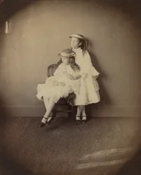 Julia en Ethel Arnold, 1872