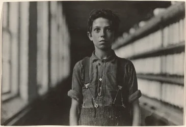 Jo Bodeon, een "back-roper" in de muilezelkamer. Chase katoenfabriek, Burlington, Vermont