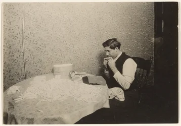 Sigaretten rollen in N.Y. Tenement/[Huiswerk]