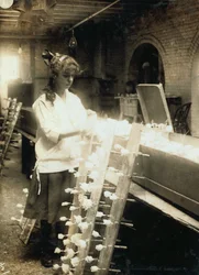 14-jarige Margaret Ciampa aan het werk bij de Boston Floral Supply Company in Boston, Massachusetts