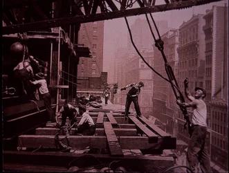 Empire State Building in aanbouw, toont een hijsploeg aan het werk