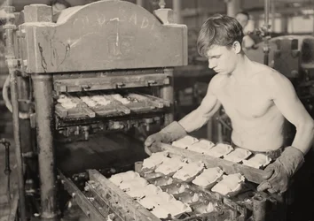 Fabrieksarbeider bij de Paragon Rubber Company, Massachusetts, 1936