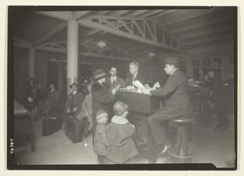 Duitse familie, tolk en schrijver op Ellis Island