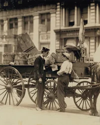 Boodschappenjongens in gesprek op Union Square, New York