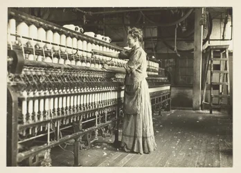 Oude spinner in zuidelijke katoenfabriek