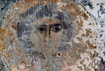 Mannelijke figuur, beschadigde fresco in kerk van Metamorphosis Sotiros, Voutas, Kreta, Griekenland