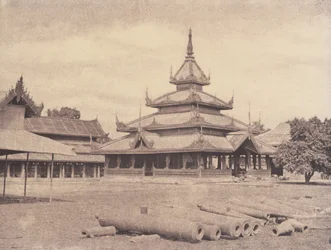 Amerapoora: Paleis van de Witte Olifant