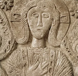 Archeologie van de Middeleeuwen. Barbaarse kunst van Lombardije: detail van Christus, laag reliëf van het altaar van Hertog Rachis. Beeldhouwwerk, Lombardische kunst, 737-744
