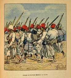 De oorlog in Madagaskar - Anecdotische geschiedenis van de Franse expedities van 1885-1895 door Henri Galli, geïllustreerd door Louis Bombled: Kolonne van Haoussas Tirailleurs marcherend in 1895