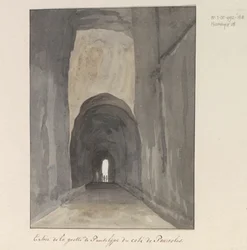 Ingang van grot Crypta Neapolitana (of Grotta di Posillipo) aan de kust van Pozzuoli