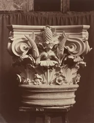 Ornamentale Beeldhouwwerk van het Parijse Operahuis (Kolomfragment)