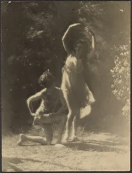 [Dansers in de tuin].