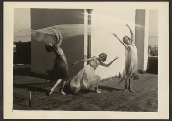 [Dansers op het dak].