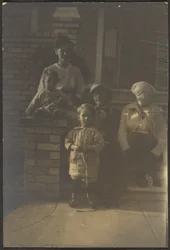 [Familieportret Buiten Huis].