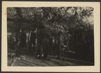 [Figuren in het bos].