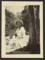 [Florence Zit met Hond].