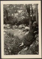[Florence en Mrs. Fleckenstein bij Forest Stream].