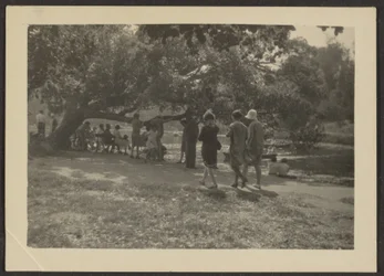 [Groep in Park].