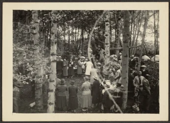 [Groep in het bos].
