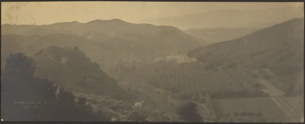 [Landschap met bergen en boerderijen].