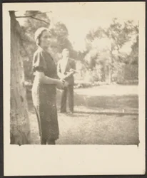[Man en vrouw spelen croquet].