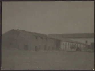 [Missiegebouw].