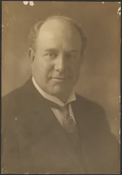 [Portret van een kalende man]