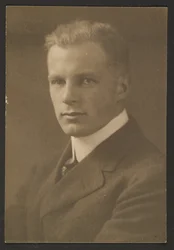[Portret van een man met een coupe].