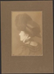 [Portret van een vrouw van achteren]