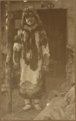 [Portret van een vrouw in Indiaans kostuum]