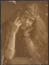 [Portret van een vrouw met diadeem]