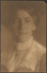 Portret van een vrouw met kanten kraag