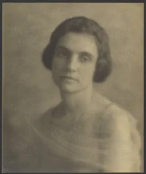 [Portret van een vrouw met een tule-sjaal]