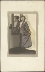 [Vrouw en haar spiegelbeeld].