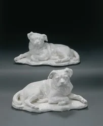 Twee Chelsea modellen van Hogarth