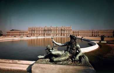 Zicht op de gevel en fonteinen van het park van het kasteel van Versailles. Gecreëerd door architecten Louis Le Vau (1612-1670) en Jules Hardouin Mansart (1646-1708) 1668-1684 Kastelen van Versailles en Trianon, Versailles