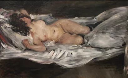 Liggend vrouwelijk naakt