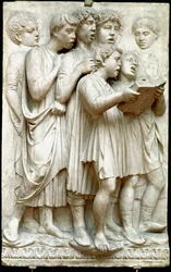 La cantoria of zingende kinderen in koor - Marmeren reliëf (Hoogte 348 cm), door Luca della Robbia (c.1400-1482)
