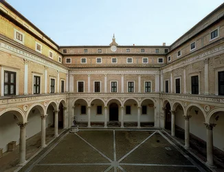 Binnenplaats van het Palazzo Ducale in Urbino