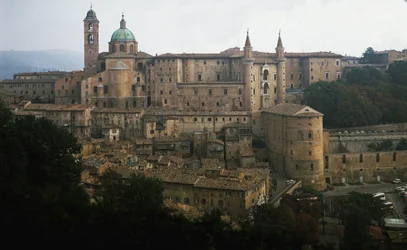 Uitzicht op het hertogelijk paleis van Urbino