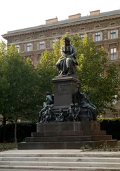 Monument ter ere van de Duitse componist Ludwig van Beethoven (1770-1827) gemaakt door Kaspar von Zumbusch (1830-1915). Wenen, Oostenrijk