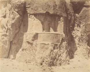 Naksh-i Rustam, Bij Persepolis