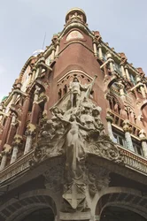 Hoek met allegorisch reliëf