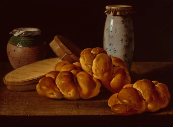 Stilleven met brood, twee zoetdozen, een honingpot en een keramische pot